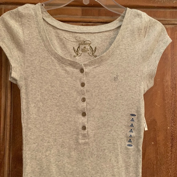 Old Navy Light Grey Button Up Henley Short Sleeve Top Size Medium - Picture 2 of 7